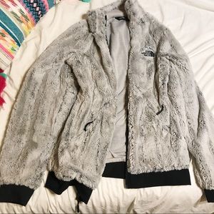 ✭ gently used grey&white north face coat xs ✭